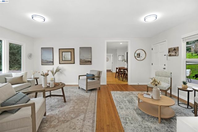 25480 University Ct, Hayward, CA 94542