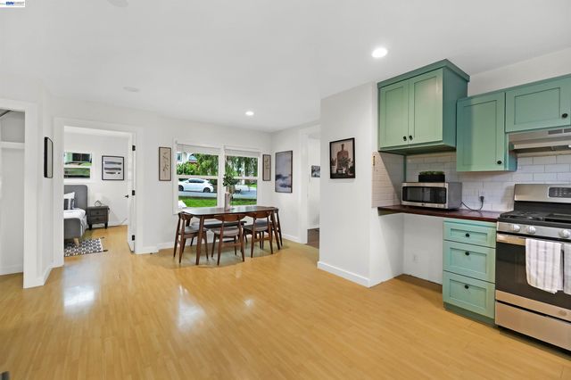 25480 University Ct, Hayward, CA 94542