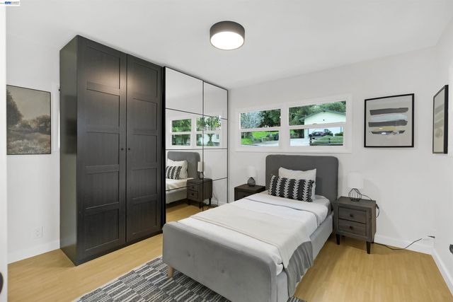 25480 University Ct, Hayward, CA 94542