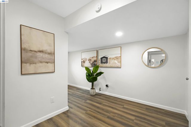 25480 University Ct, Hayward, CA 94542