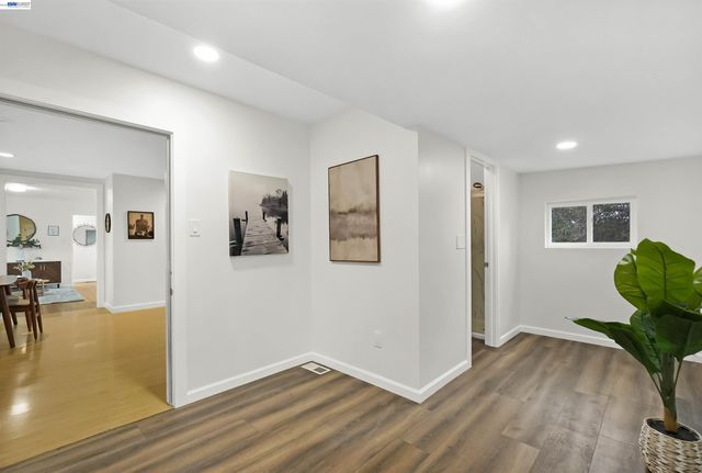 25480 University Ct, Hayward, CA 94542