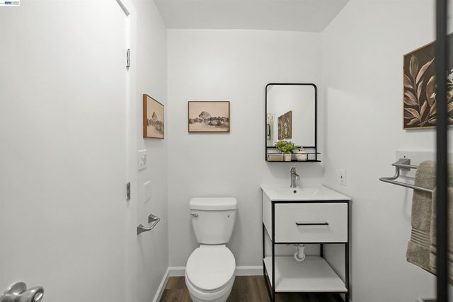 25480 University Ct, Hayward, CA 94542