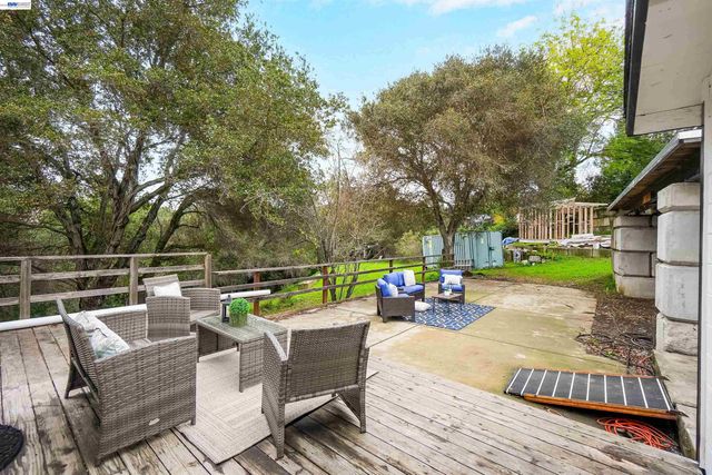 25480 University Ct, Hayward, CA 94542