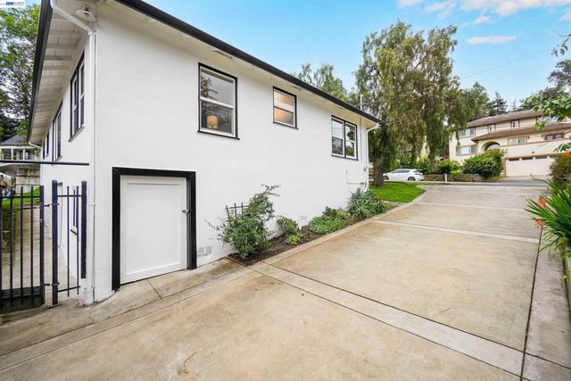 25480 University Ct, Hayward, CA 94542
