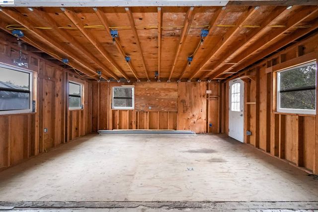 25480 University Ct, Hayward, CA 94542