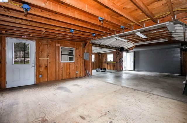 25480 University Ct, Hayward, CA 94542