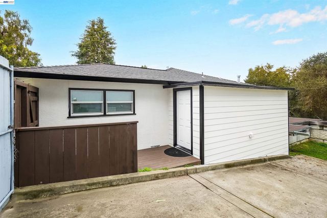 25480 University Ct, Hayward, CA 94542