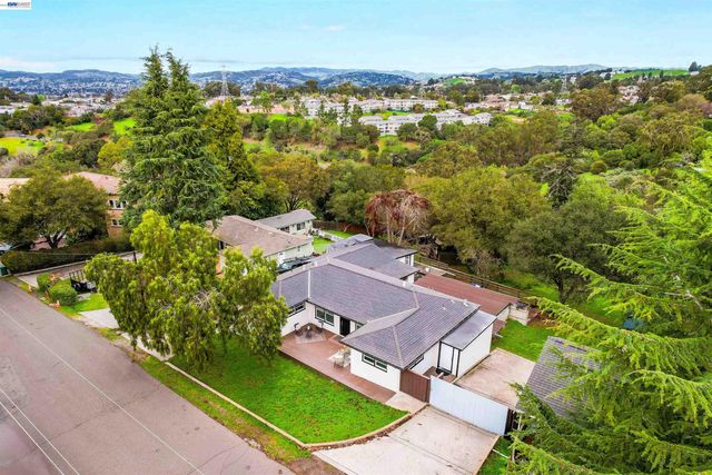 25480 University Ct, Hayward, CA 94542