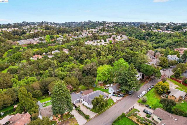 25480 University Ct, Hayward, CA 94542