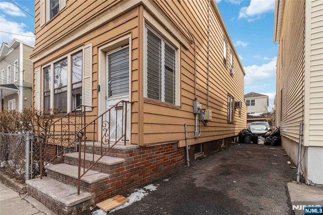 421 Central Avenue, Harrison, NJ 07029