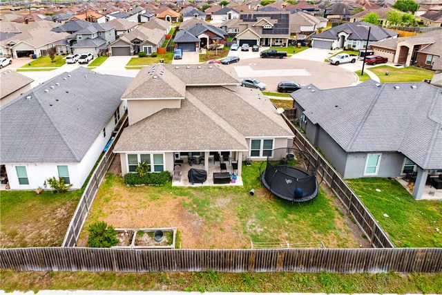 6733 Stuyvesant Ct, Corpus Christi, TX 78414