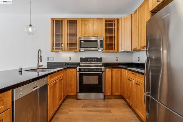 2300 2300 Broadway 4, Oakland, CA 94612