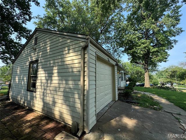 10 Drummond Drive, St Louis, MO 63135