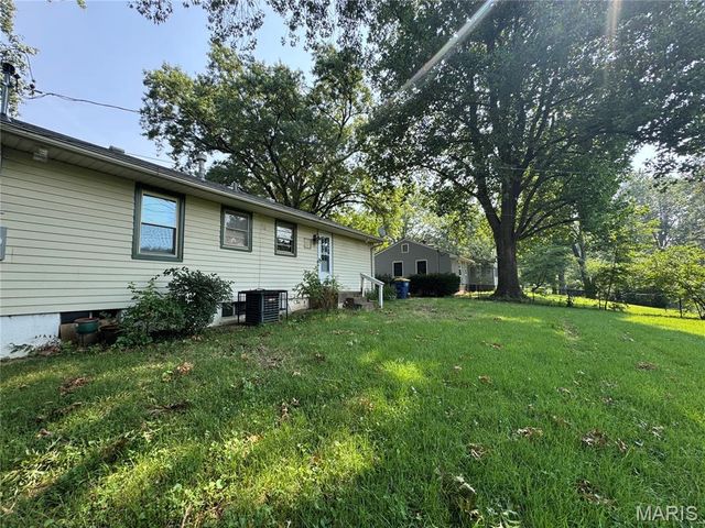 10 Drummond Drive, St Louis, MO 63135