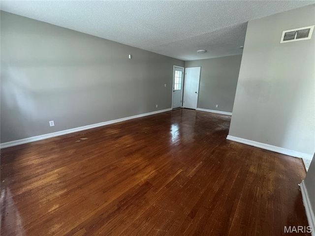 10 Drummond Drive, St Louis, MO 63135