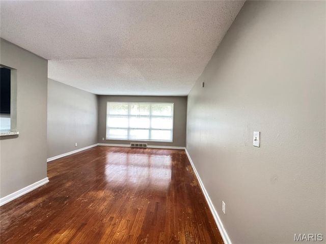 10 Drummond Drive, St Louis, MO 63135