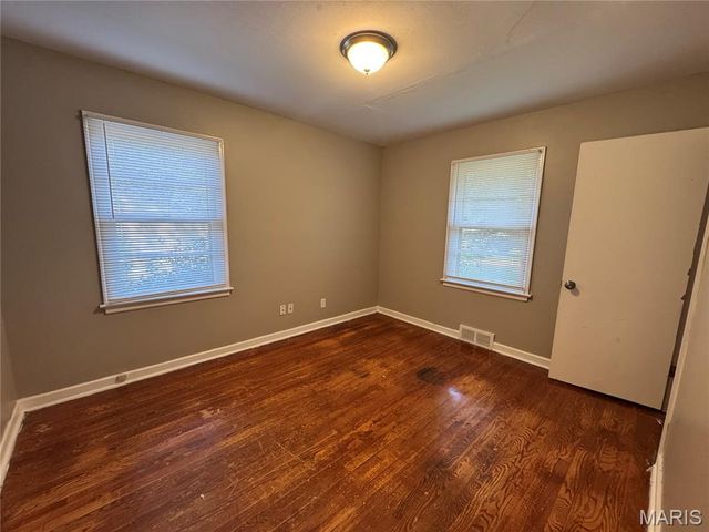 10 Drummond Drive, St Louis, MO 63135