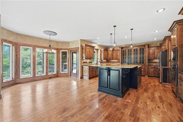 9415 N Kensington Avenue, Kansas City, MO 64156