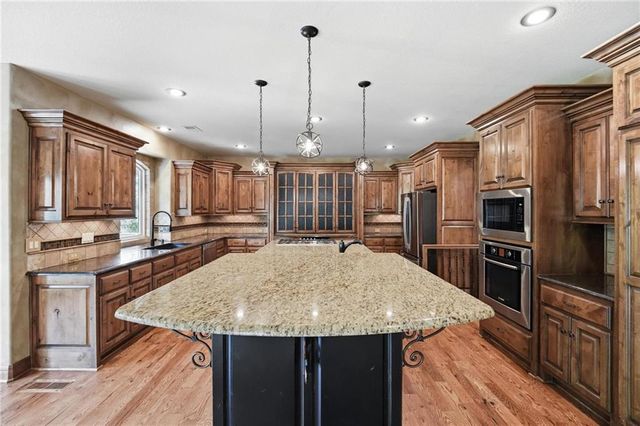 9415 N Kensington Avenue, Kansas City, MO 64156