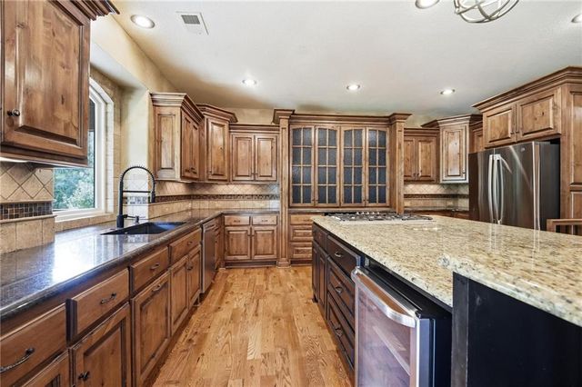 9415 N Kensington Avenue, Kansas City, MO 64156