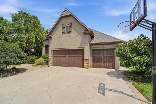 9415 N Kensington Avenue, Kansas City, MO 64156