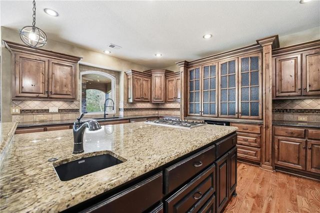 9415 N Kensington Avenue, Kansas City, MO 64156