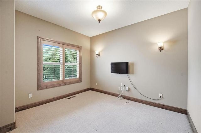 9415 N Kensington Avenue, Kansas City, MO 64156