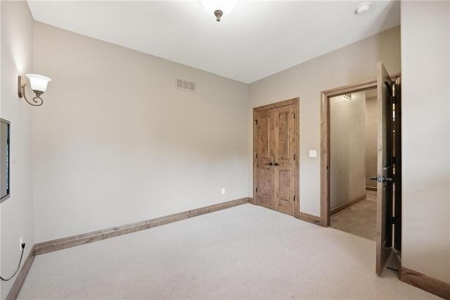 9415 N Kensington Avenue, Kansas City, MO 64156