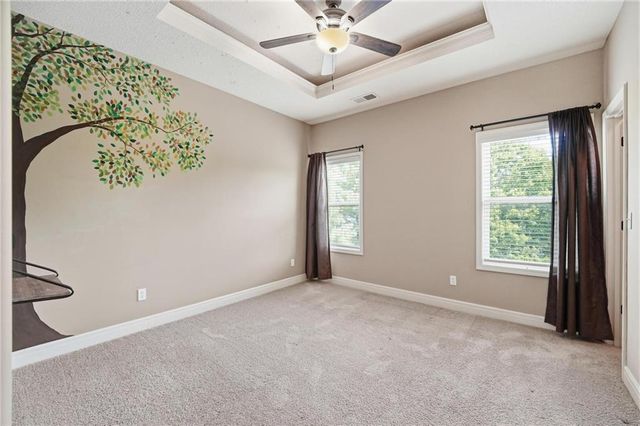 9415 N Kensington Avenue, Kansas City, MO 64156