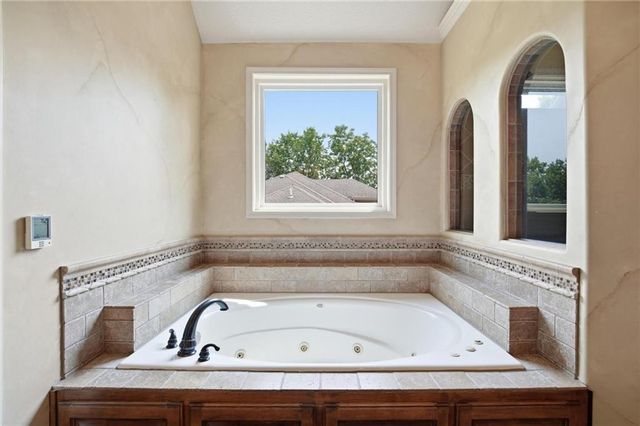 9415 N Kensington Avenue, Kansas City, MO 64156