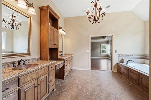 9415 N Kensington Avenue, Kansas City, MO 64156