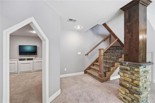 9415 N Kensington Avenue, Kansas City, MO 64156