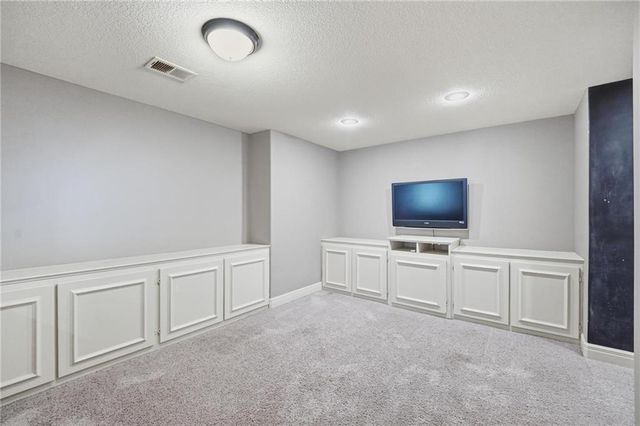 9415 N Kensington Avenue, Kansas City, MO 64156