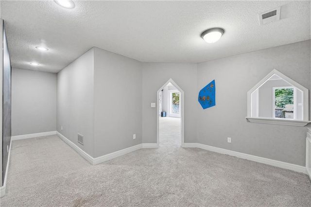 9415 N Kensington Avenue, Kansas City, MO 64156
