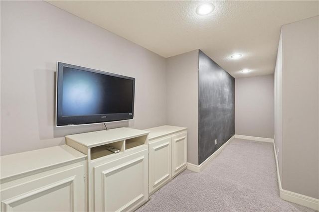 9415 N Kensington Avenue, Kansas City, MO 64156