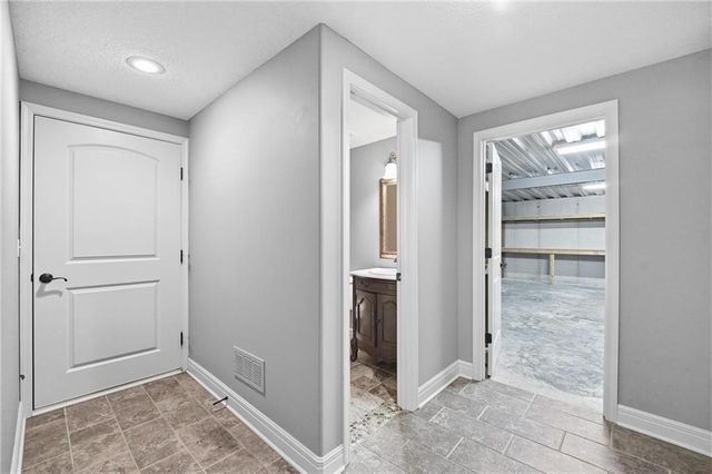 9415 N Kensington Avenue, Kansas City, MO 64156