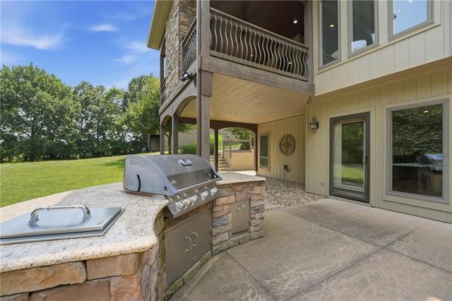 9415 N Kensington Avenue, Kansas City, MO 64156