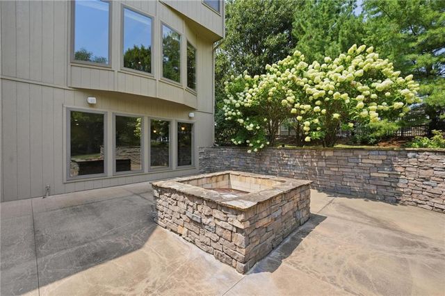 9415 N Kensington Avenue, Kansas City, MO 64156