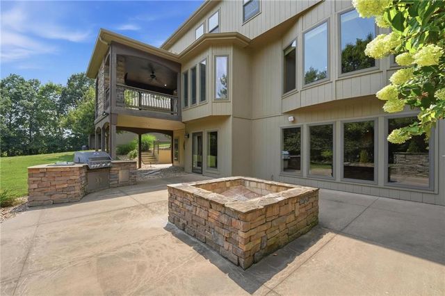 9415 N Kensington Avenue, Kansas City, MO 64156