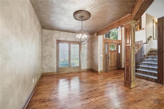 9415 N Kensington Avenue, Kansas City, MO 64156