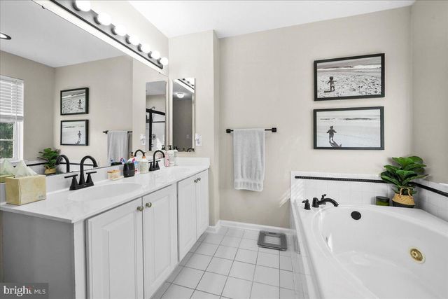 102 GREEN HILL RD, Parkesburg, PA 19365