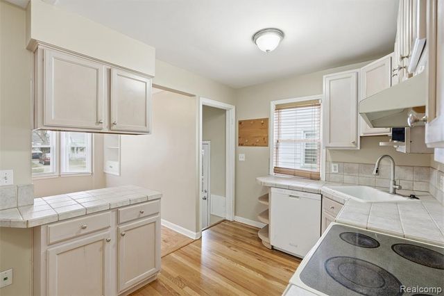 11431 Columbia, Redford, MI 48239