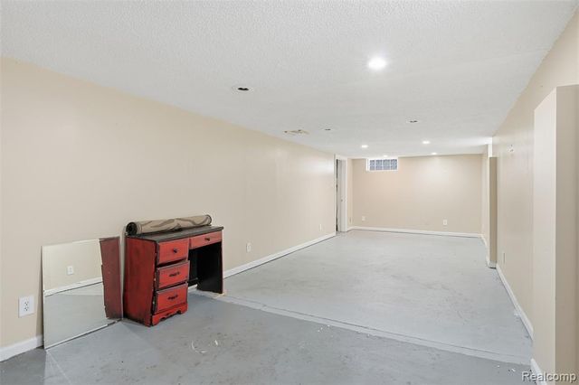 11431 Columbia, Redford, MI 48239