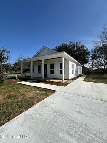 821 Central Avenue, Bay Saint Louis, MS 39520