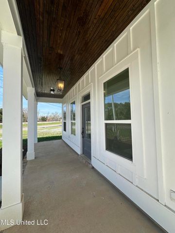 821 Central Avenue, Bay Saint Louis, MS 39520