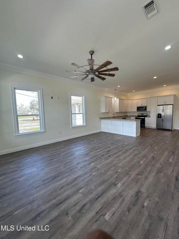 821 Central Avenue, Bay Saint Louis, MS 39520