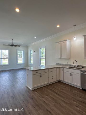 821 Central Avenue, Bay Saint Louis, MS 39520