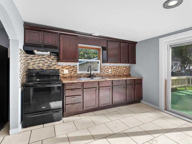 510 N MAPLE AVENUE, Green Bay, WI 54303