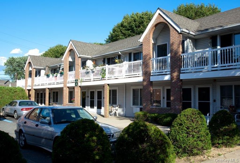 870 Little East Neck Road D03, West Babylon, NY 11704