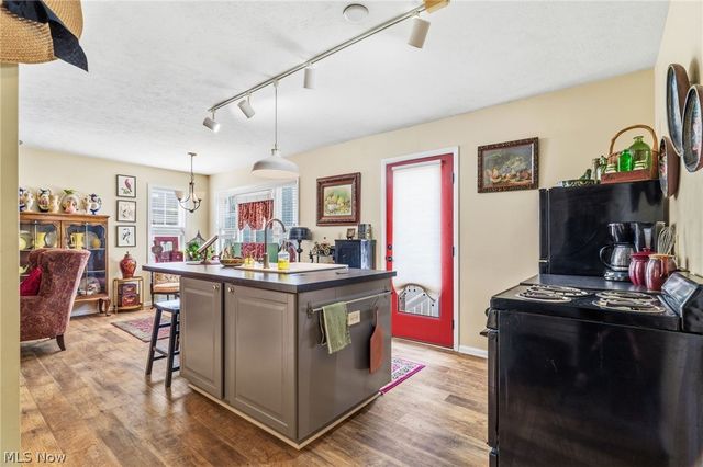 93 Longacre Lane, Chippewa Lake, OH 44215